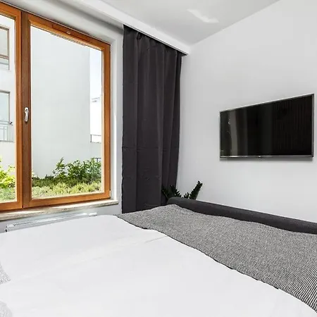 Garnizon Roberta Z Tarasem Apartment *