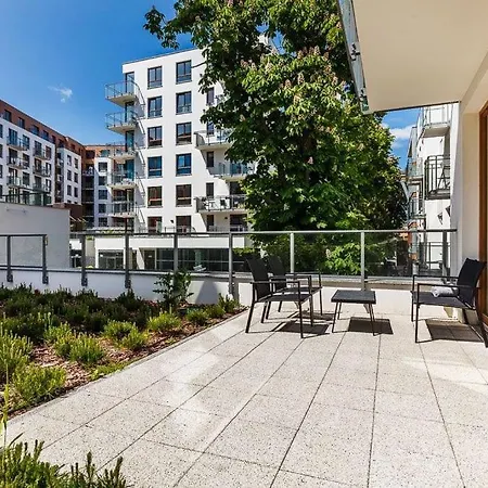 Garnizon Roberta Z Tarasem Apartamento *